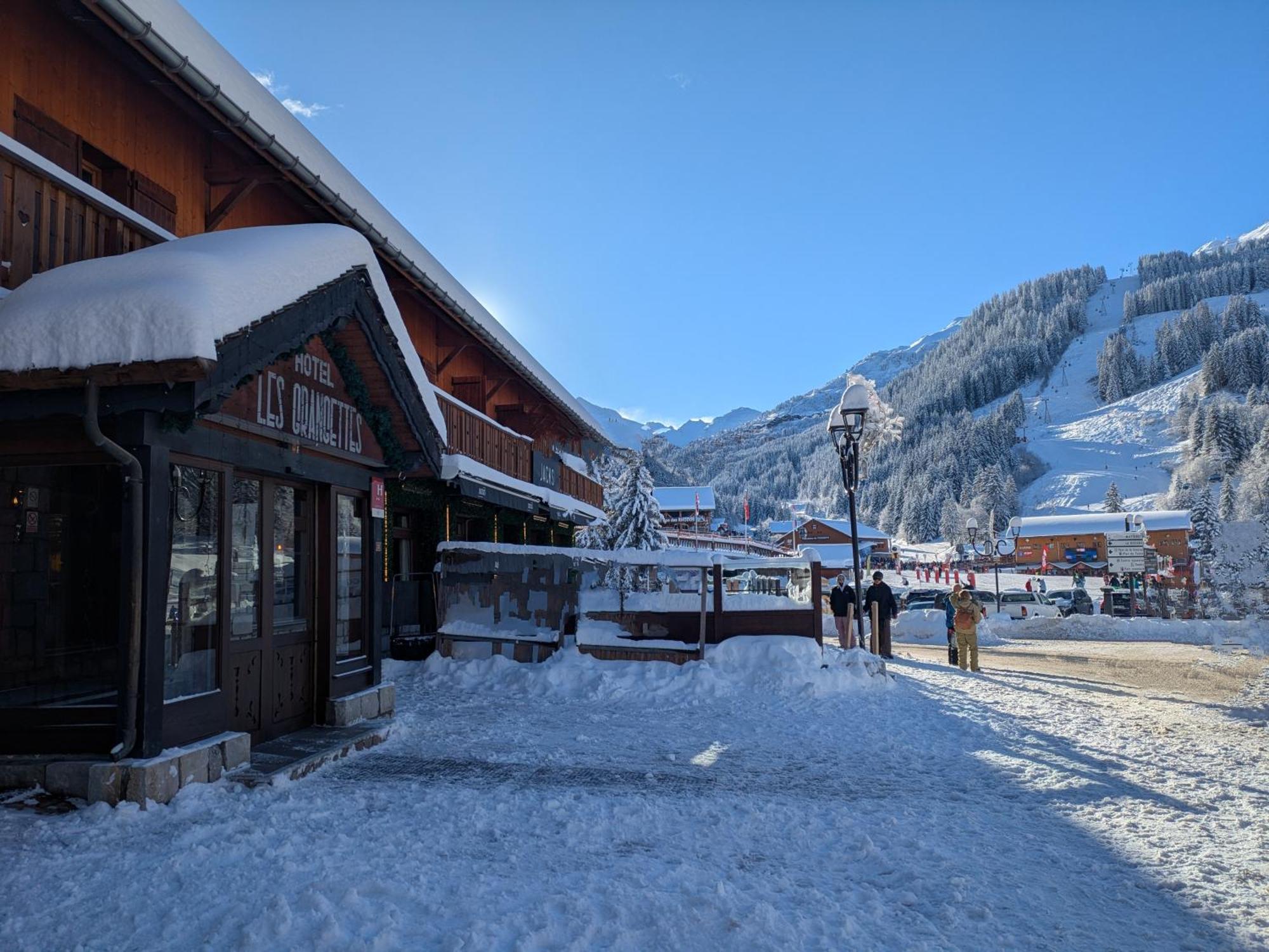Hotel Les Grangettes Мерибел Екстериор снимка